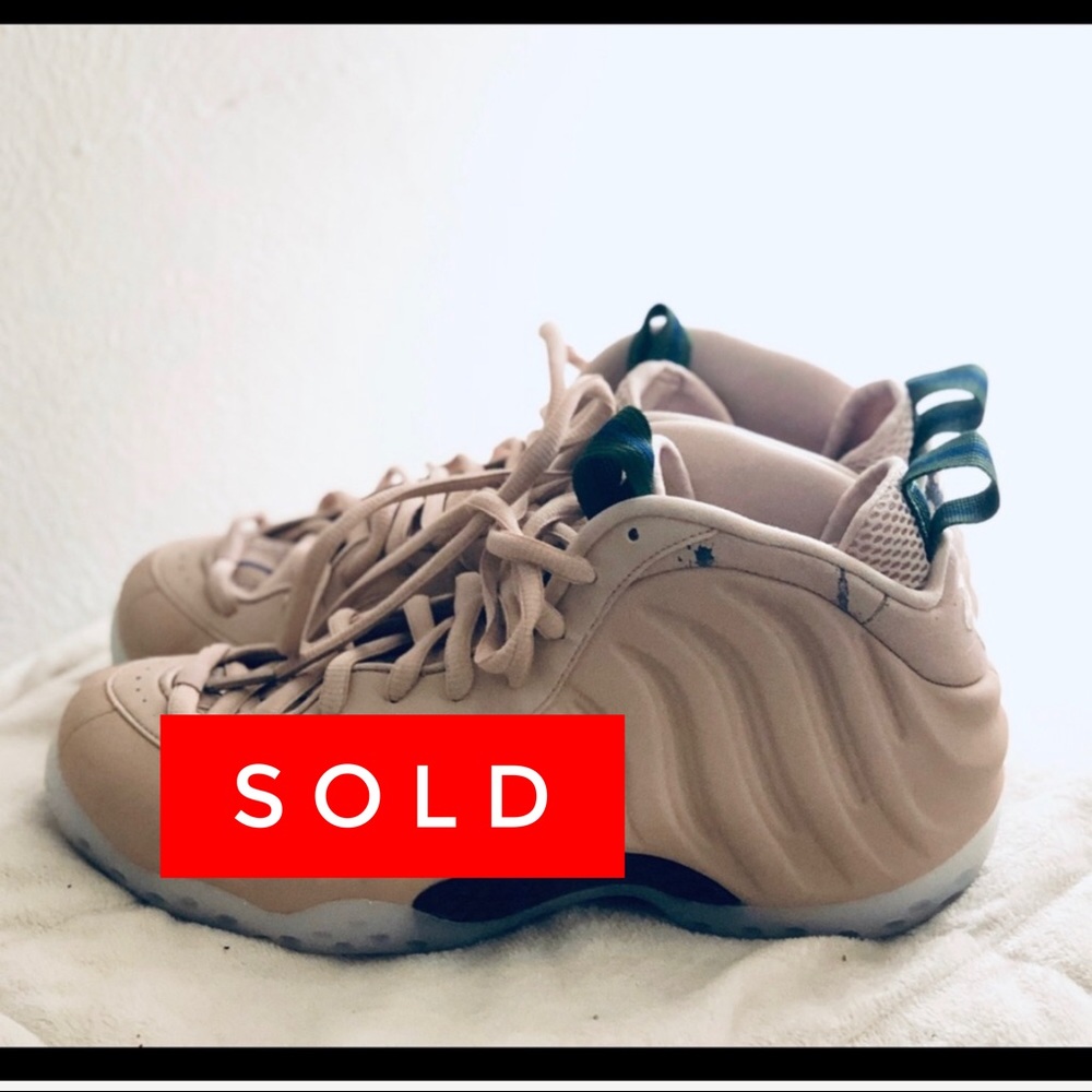 ♦️SOLD♦️Women’s Nike air Foamposite sneakers 10